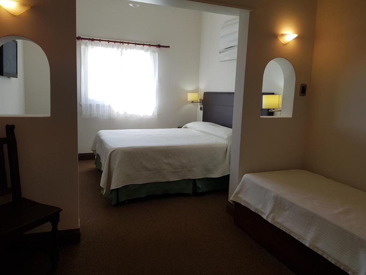 Hotel Tejas Rojas Villa Gesell Bagian luar foto