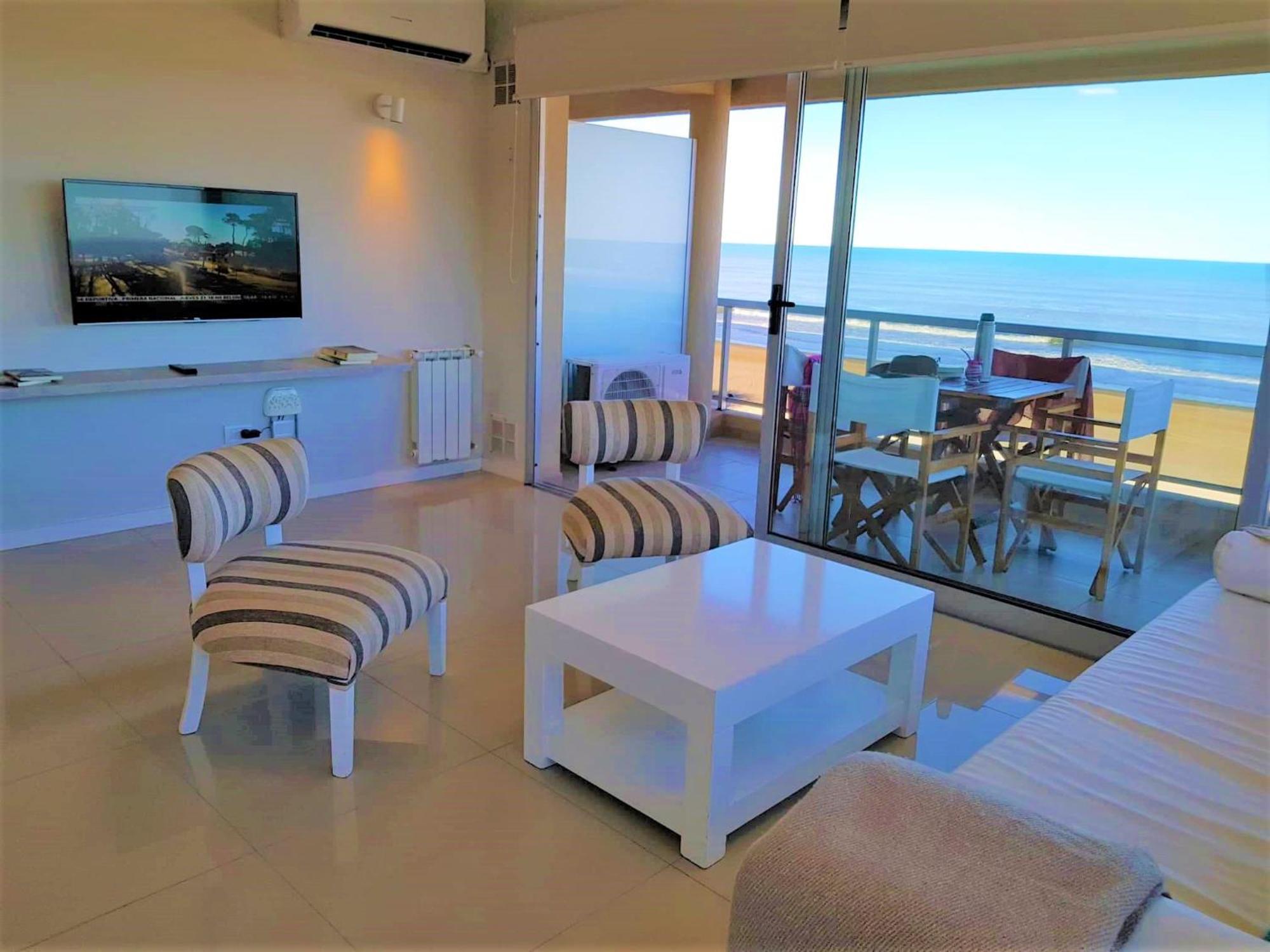 Hotel Tejas Rojas Villa Gesell Bagian luar foto
