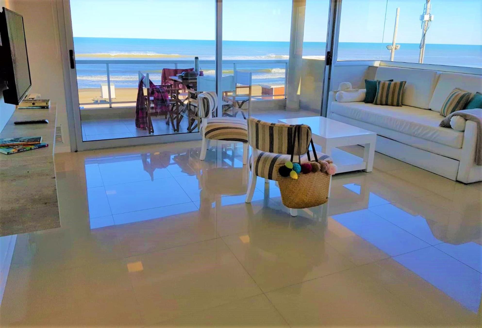 Hotel Tejas Rojas Villa Gesell Bagian luar foto