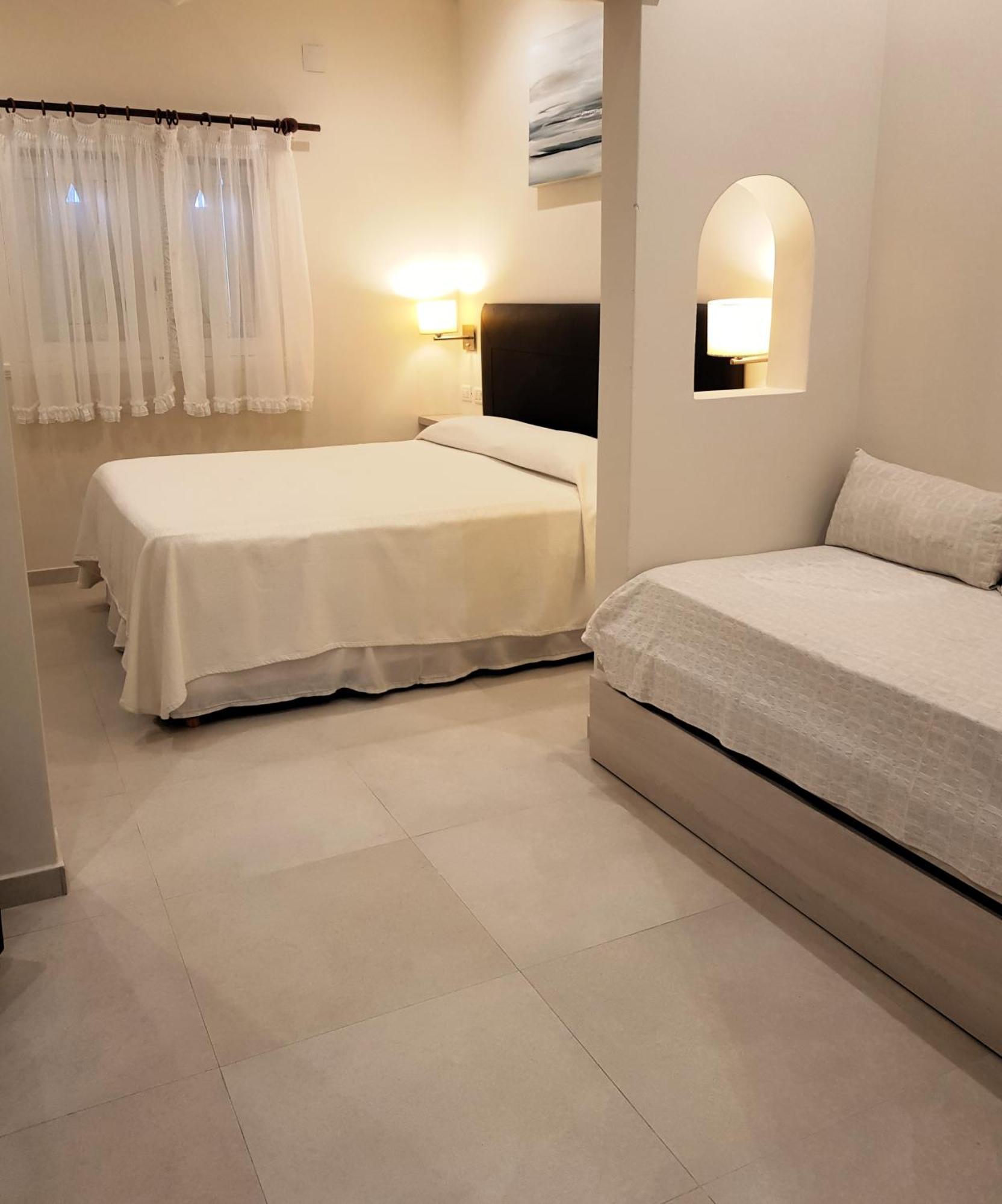 Hotel Tejas Rojas Villa Gesell Bagian luar foto