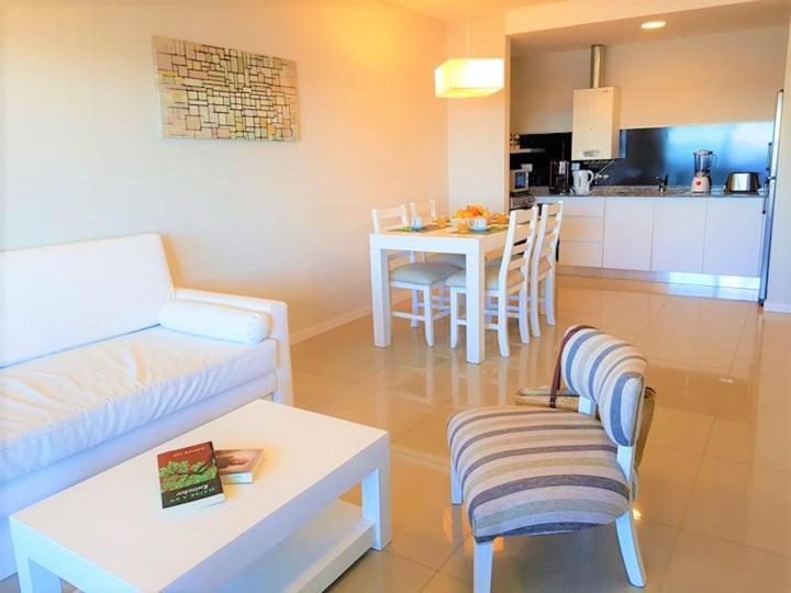 Hotel Tejas Rojas Villa Gesell Bagian luar foto