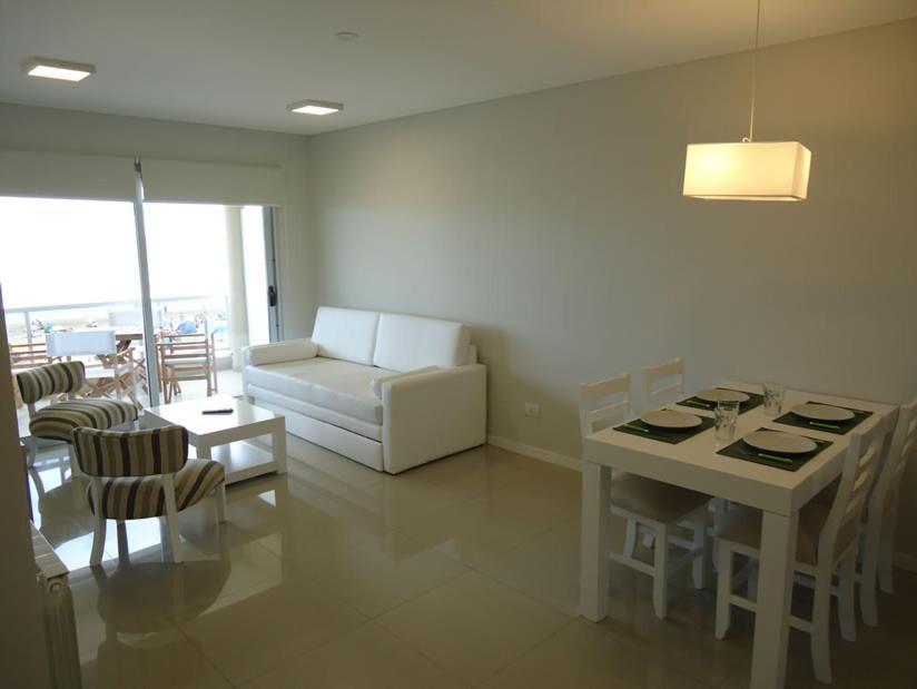 Hotel Tejas Rojas Villa Gesell Bagian luar foto