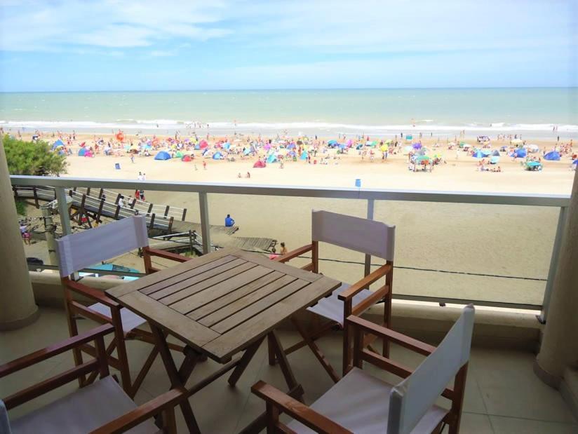 Hotel Tejas Rojas Villa Gesell Bagian luar foto