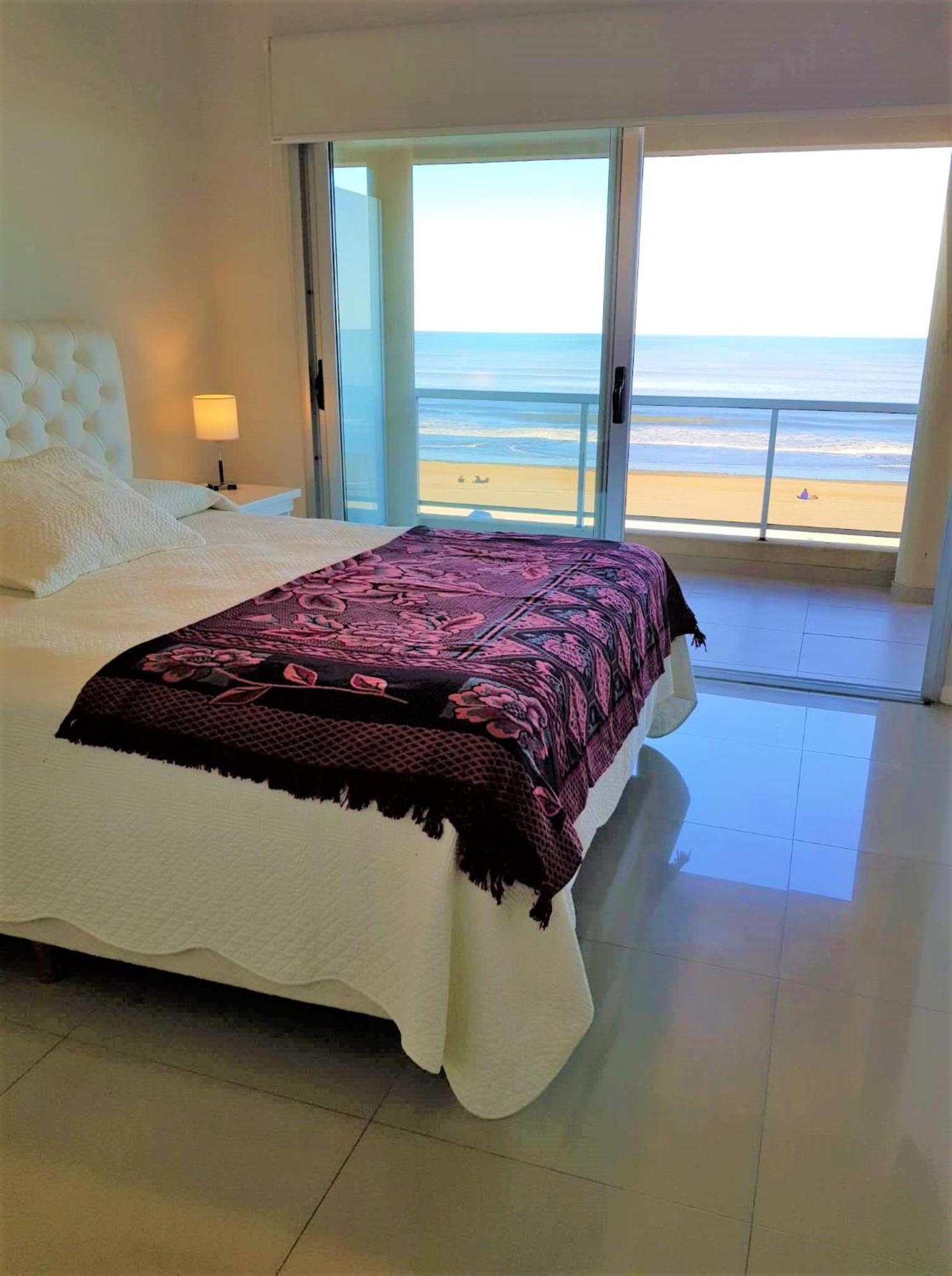 Hotel Tejas Rojas Villa Gesell Bagian luar foto