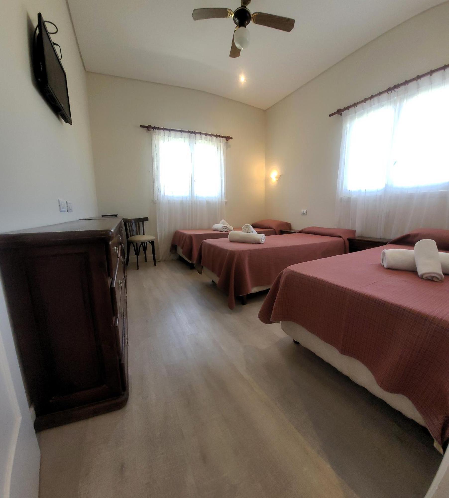 Hotel Tejas Rojas Villa Gesell Bagian luar foto