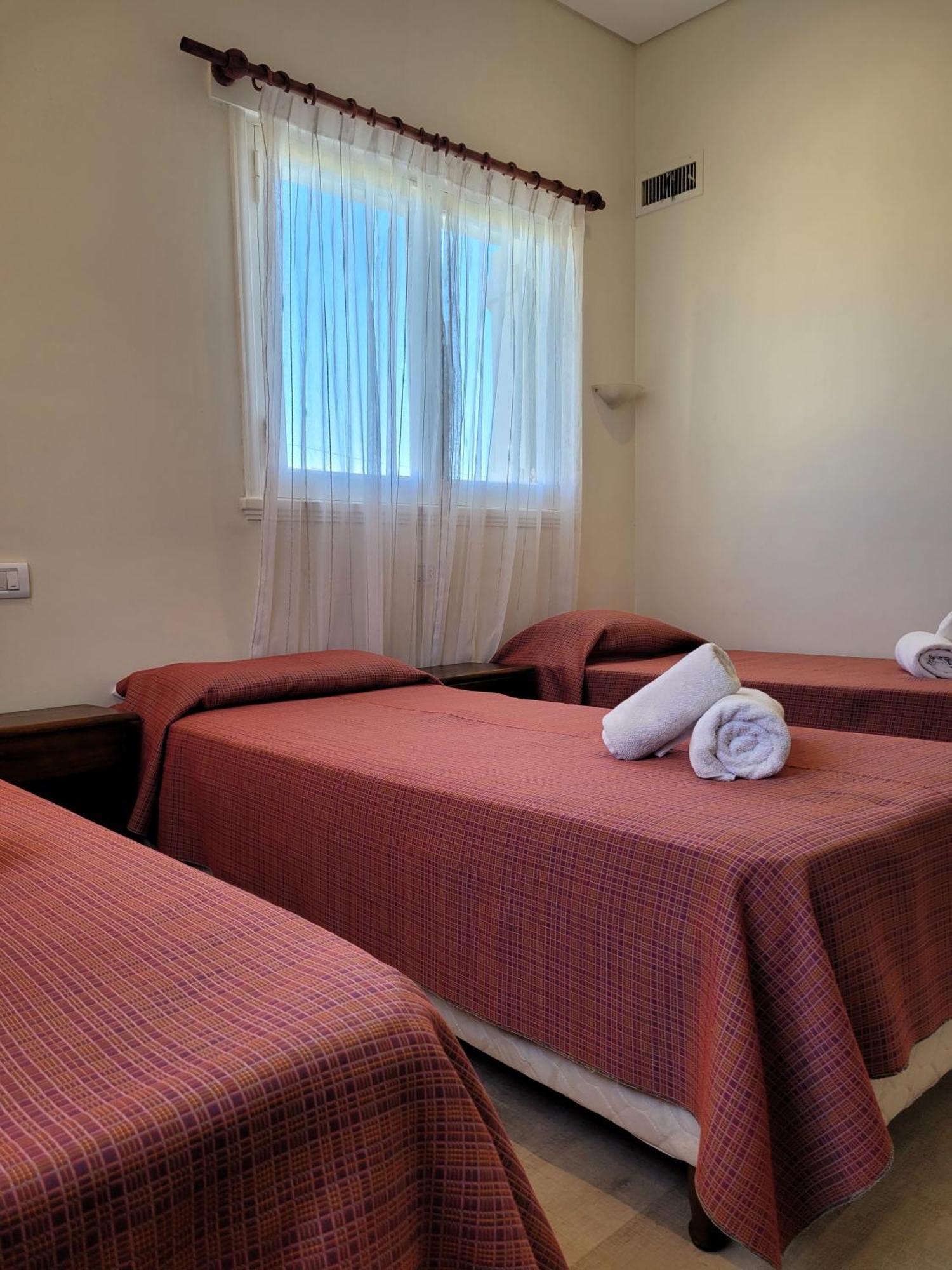 Hotel Tejas Rojas Villa Gesell Bagian luar foto