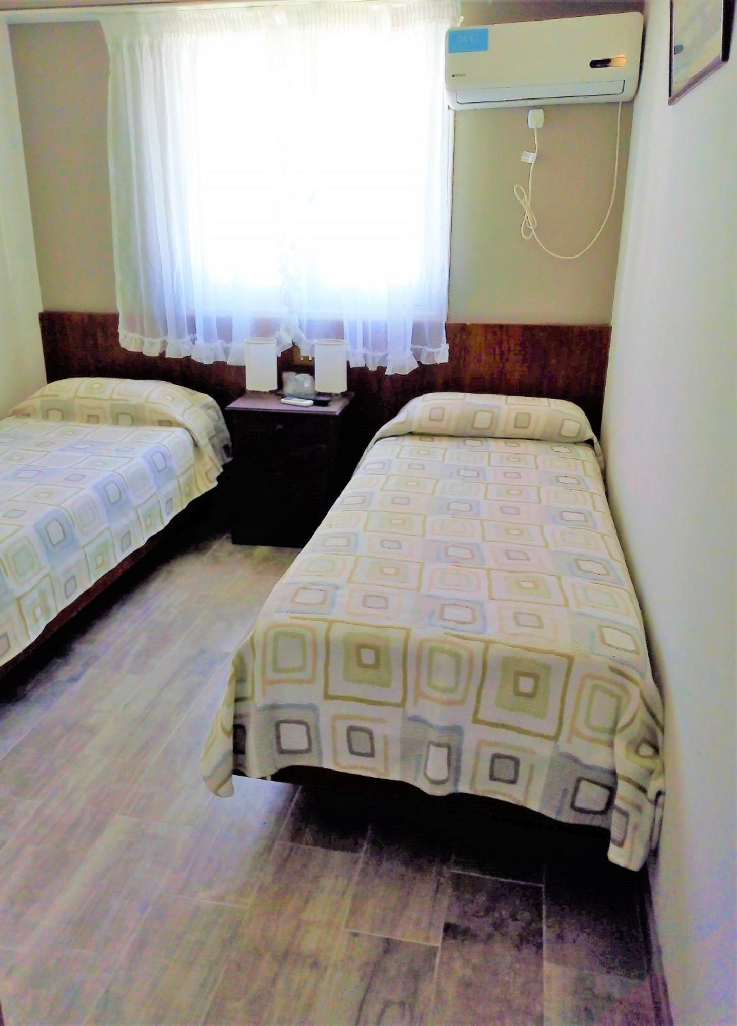 Hotel Tejas Rojas Villa Gesell Ruang foto