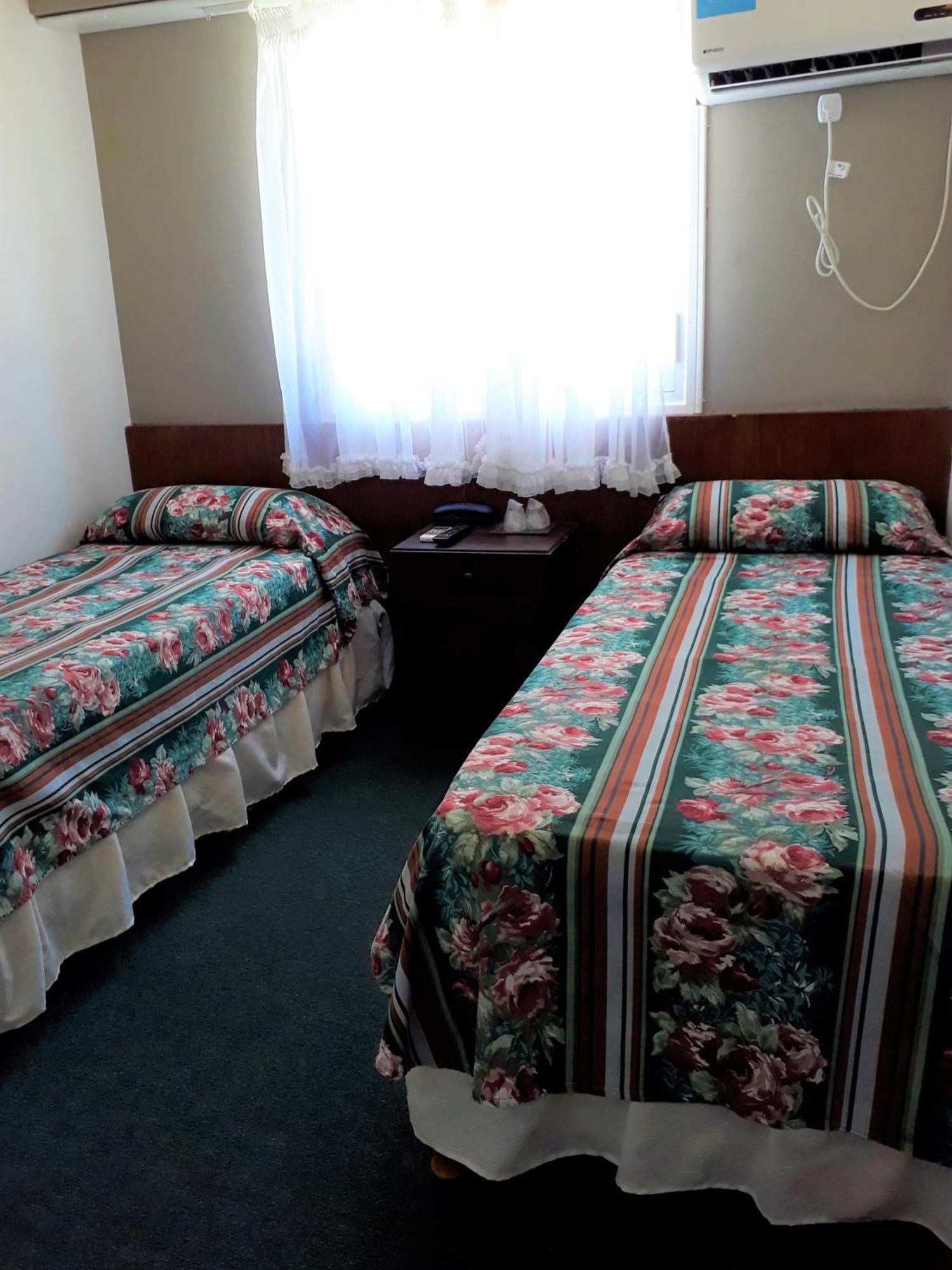 Hotel Tejas Rojas Villa Gesell Ruang foto