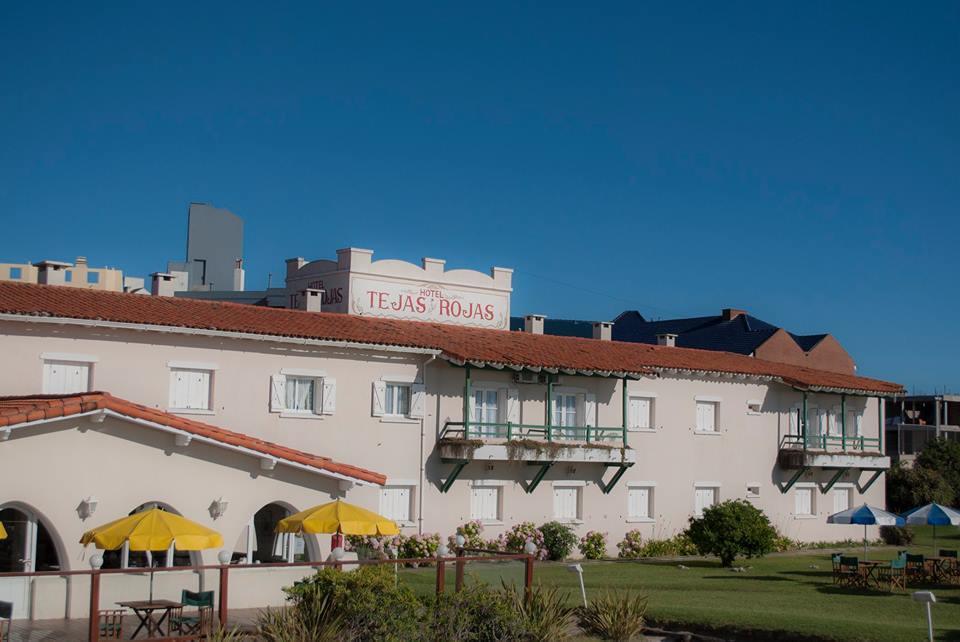 Hotel Tejas Rojas Villa Gesell Bagian luar foto