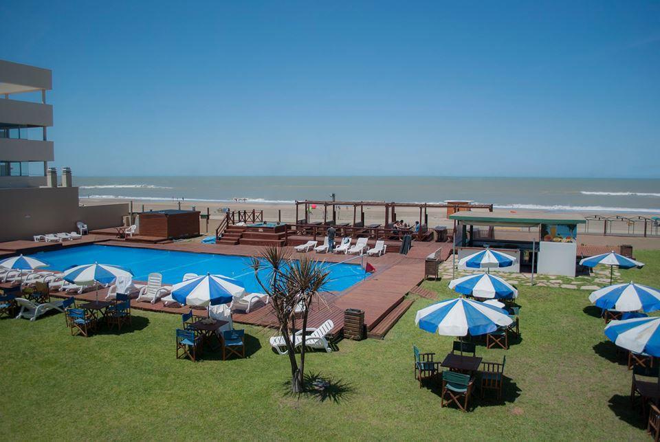 Hotel Tejas Rojas Villa Gesell Bagian luar foto